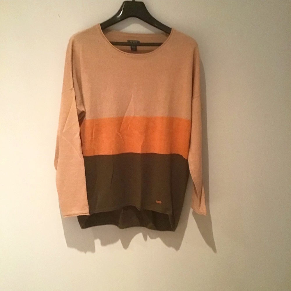 3 tone sweater: tan, pastel orange, brown
